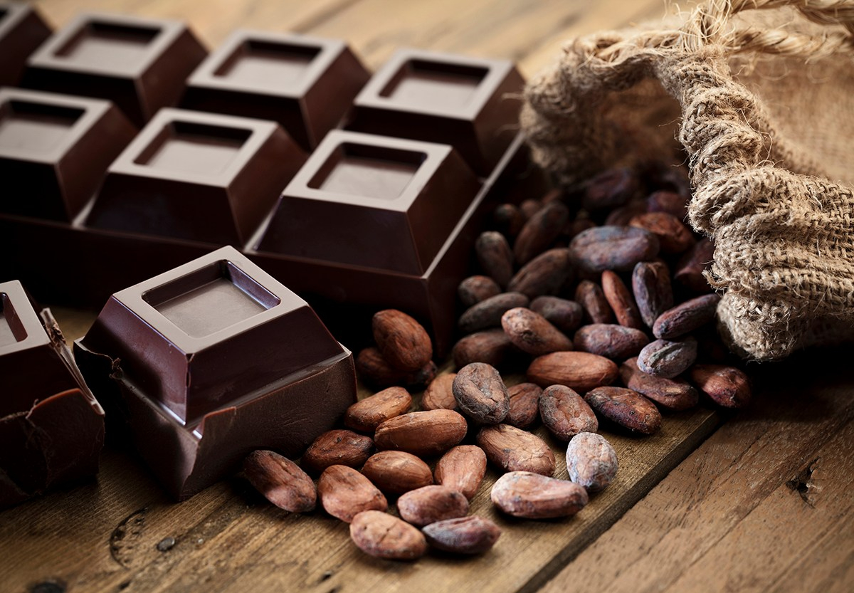 Гіркий шоколад — 8 фактів про користь і шкоду для здоров'я організму, склад і правила вживання