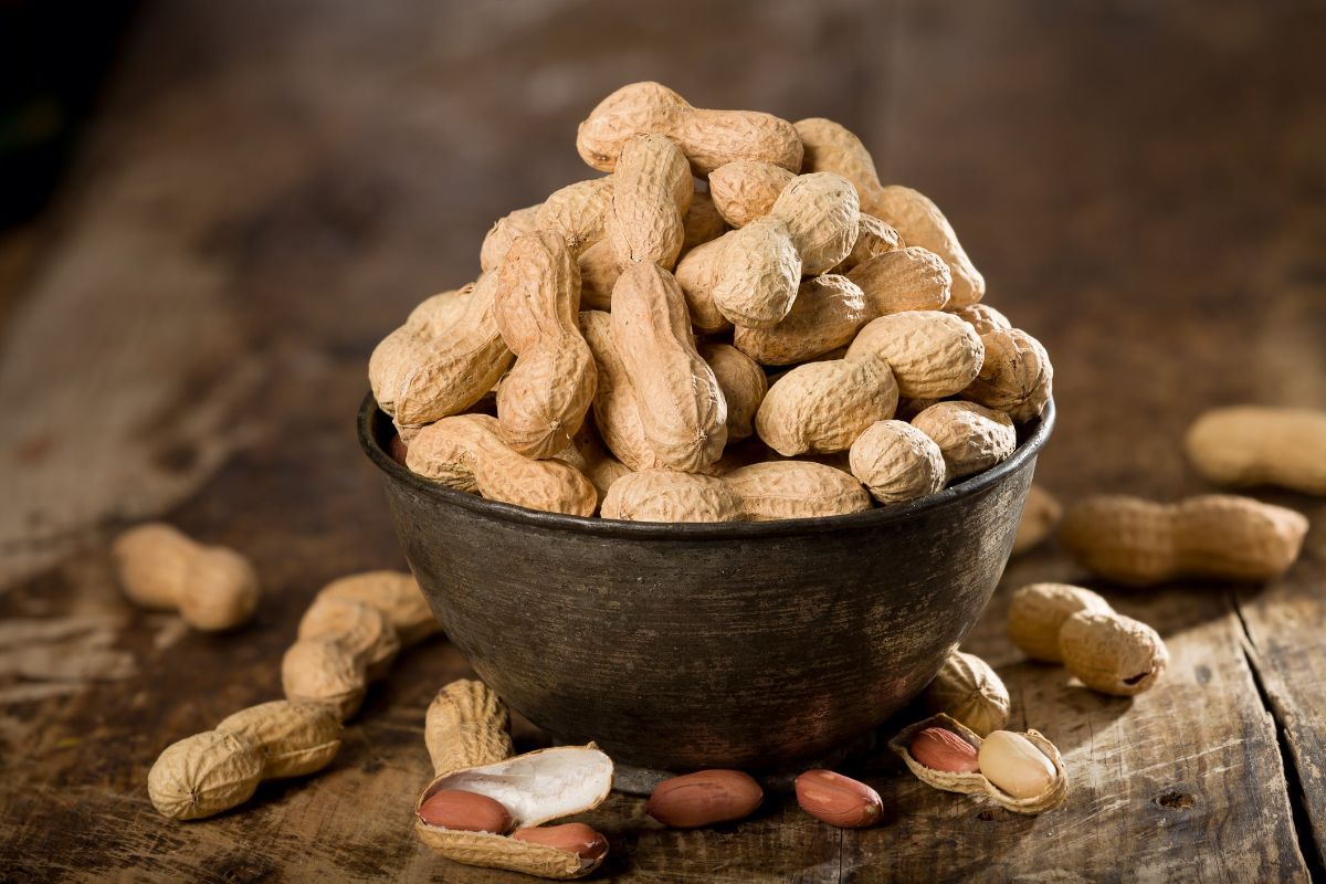 Користь і шкода арахісу — 10 властивостей для організму людини, а також протипоказання і склад