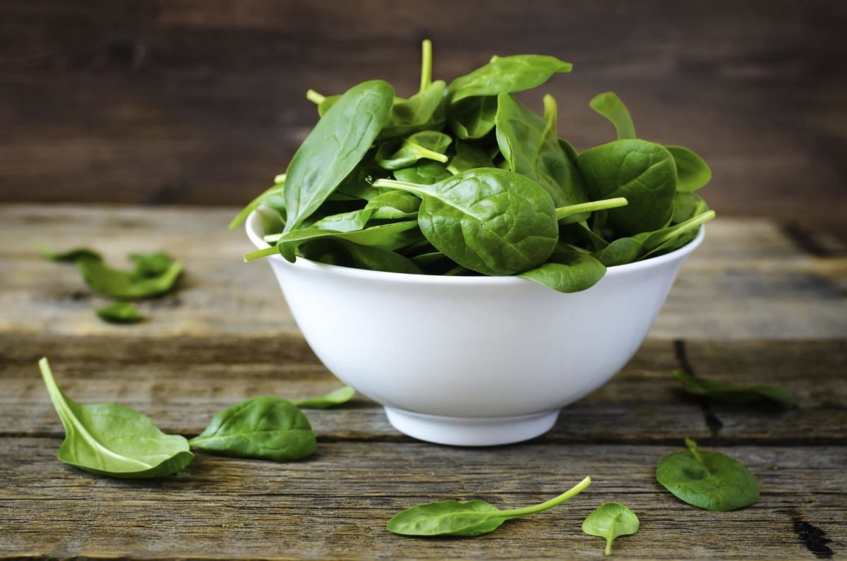 Користь і шкода шпинату — 8 доведених властивостей для здоров'я, а також протипоказання