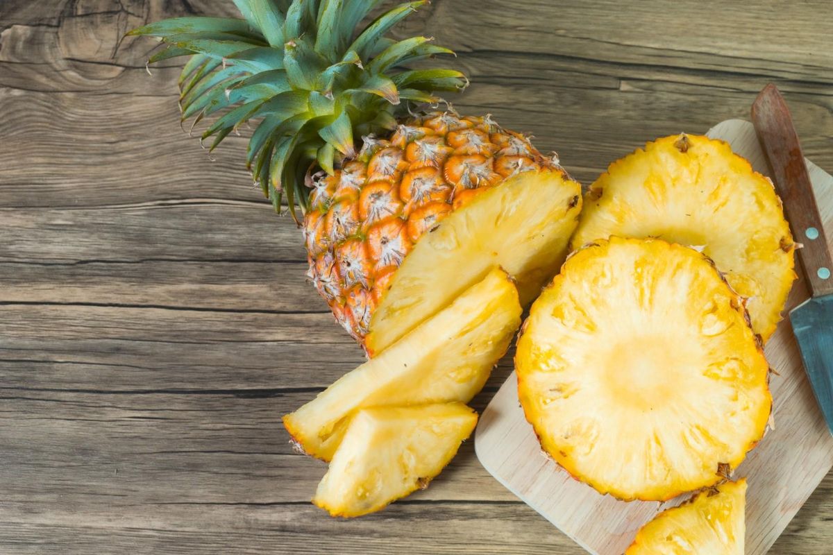 Користь і шкода ананаса — 9 фактів про вплив на здоров'я людини, склад і протипоказання