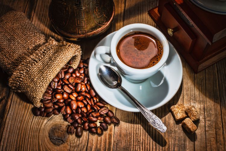 Користь і шкода кави — 14 корисних властивостей для здоров'я людини, огляд впливу на організм жінок і чоловіків