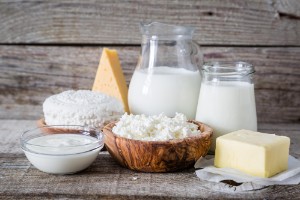 Що корисніше з молочних продуктів – огляд 14 варіантів, серед яких молоко, кефір, кисле молоко, катик, варенець та інші