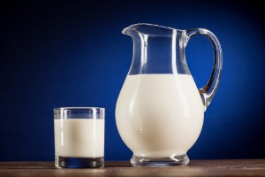 Користь молока – 7 корисних властивостей для організму дорослої людини, дітей та осіб у літньому віці