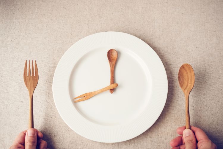 Користь і шкода періодичного голодування – 9 корисних властивостей і протипоказання для чоловіків і жінок