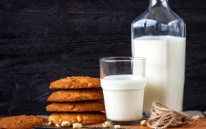 Молоко для печінки: користь і шкода коров'ячого і козячого виду, а також Чи можна його пити при цирозі та інших захворюваннях??