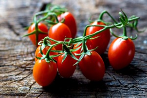 Чи шкідливі помідори для печінки — 8 фактів, чи можна їх їсти при цирозі та інших захворюваннях, а також огляд користі томатного соку