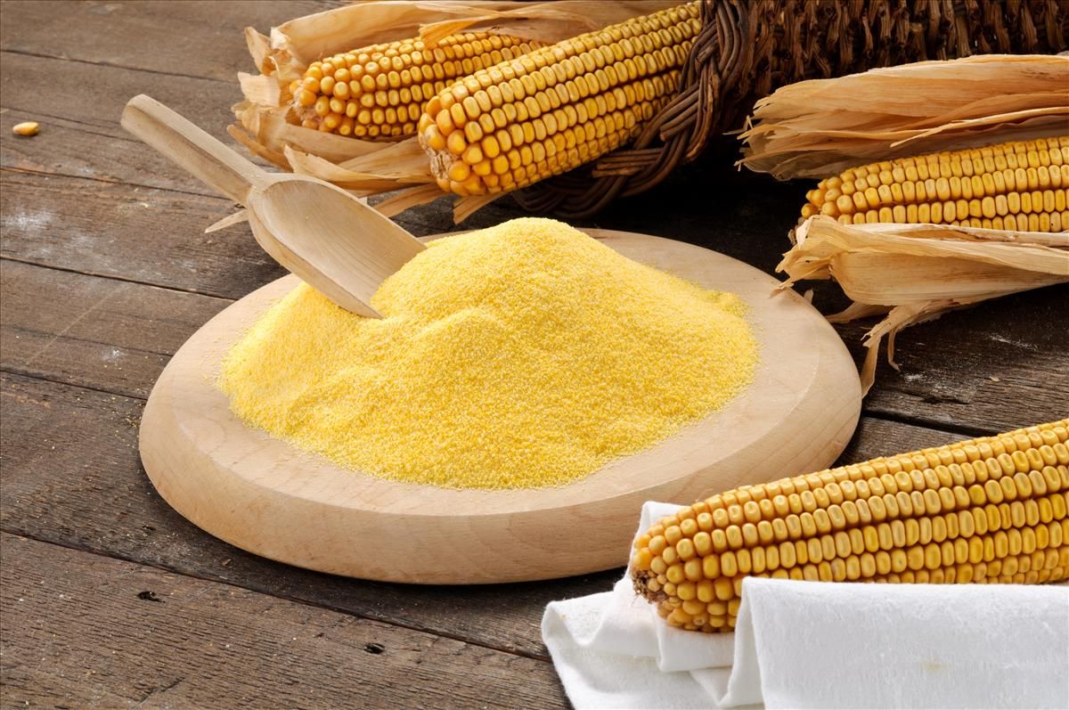 Кукурудзяна мука — 7 фактів про користь і шкоду для здоров'я організму людини, а також для схуднення