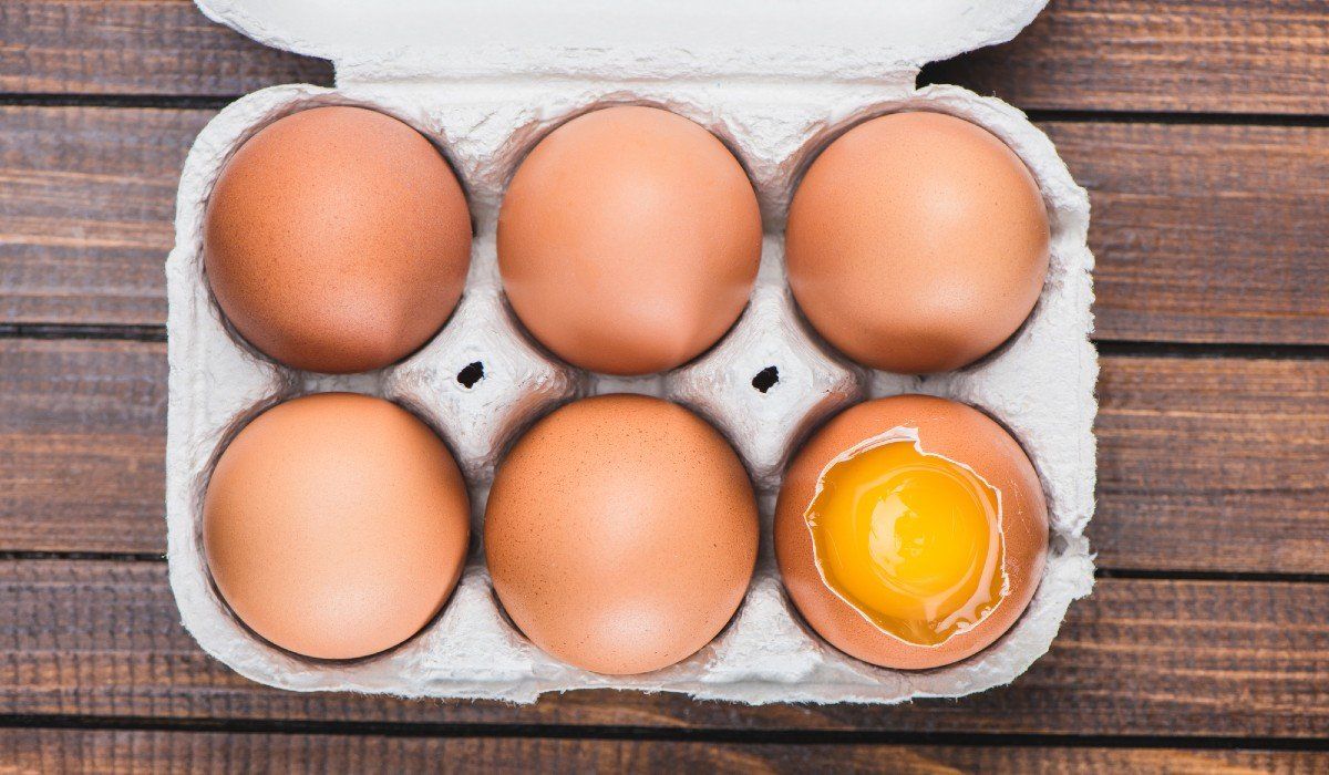 Чи можна заморожувати яйця курячі в морозилці, як їх зберігати і що потім приготувати