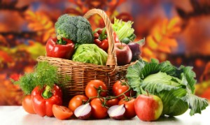 10 овочів і фруктів, що підвищують гемоглобін в крові: які продукти варто включити в раціон, а які можуть знижувати його рівень??