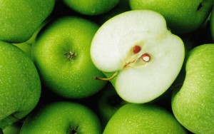 Підвищують яблука гемоглобін — 5 фактів про їх вплив на кровоносну систему, а також користь яблучного укусу