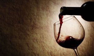 Вино розріджує кров або згущує: який вплив має червоне, біле, сухе та інші сорти напою на її в'язкість??
