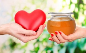 Мед для серця і судин — 5 фактів про користь і шкоду, як він впливає на організм, а також який сорт найкращий при серцево-судинних захворюваннях??