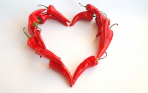 Перець для серця: користь гострого, червоного і гіркого овоча, можливу шкоду і протипоказання, а також рецепт настоянки для чищення судин