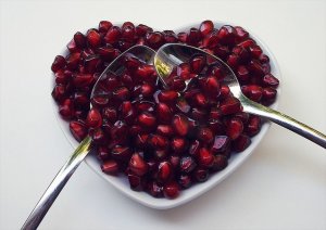 Гранат для серця і судин — 6 корисних властивостей і особливості вживання свіжого фрукта, соку і зерен