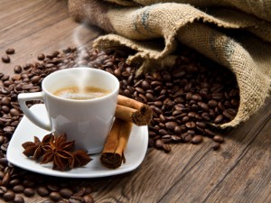 Чим замінити каву для бадьорості вранці: 6 напоїв, які можна пити з користю для організму людини