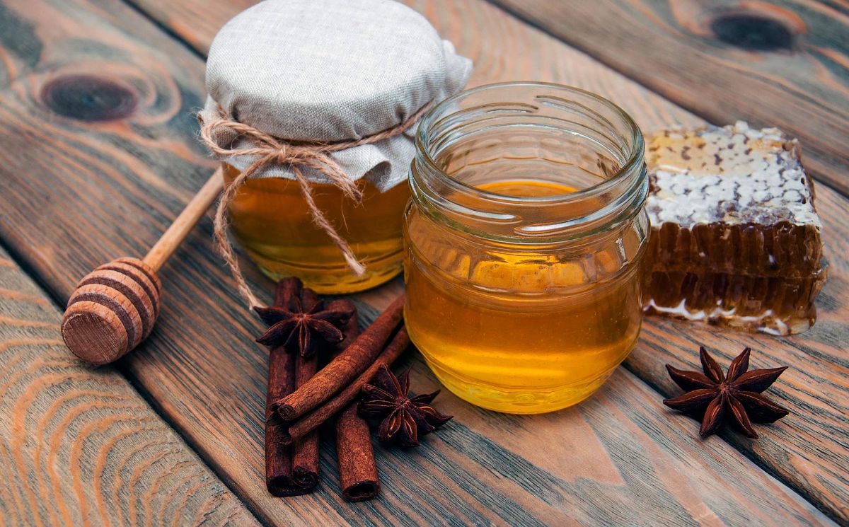Кориця з медом — 5 фактів про користь і шкоду, протипоказання і як приготувати напій